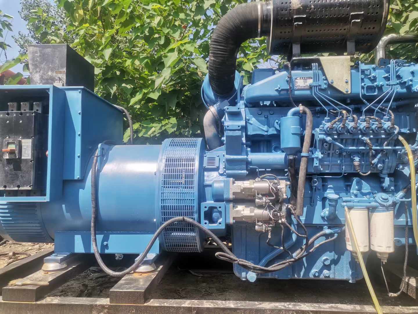 牟平详细说明降低 800kW 柴油发电机输出电流波动的方法